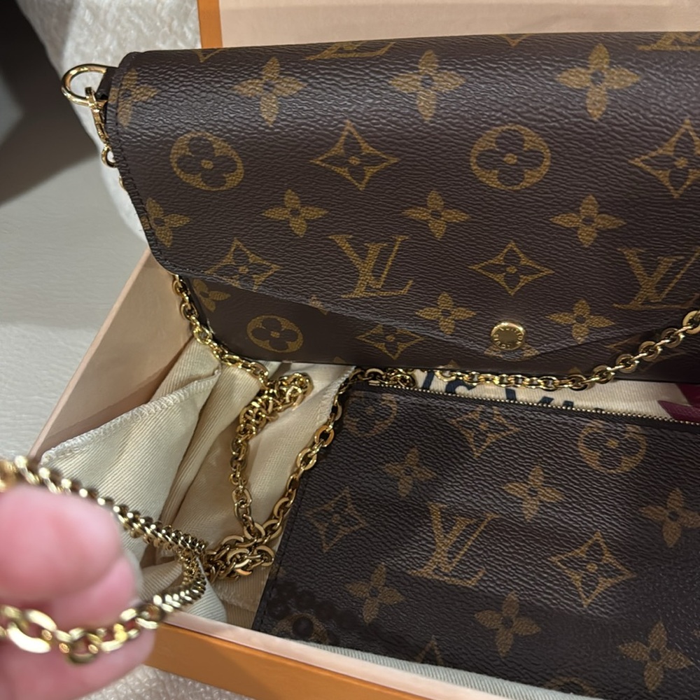 Authentic LV Felicie Pochette!!! With zippered insert, Chain, dust bag and box - Picture 14 of 17